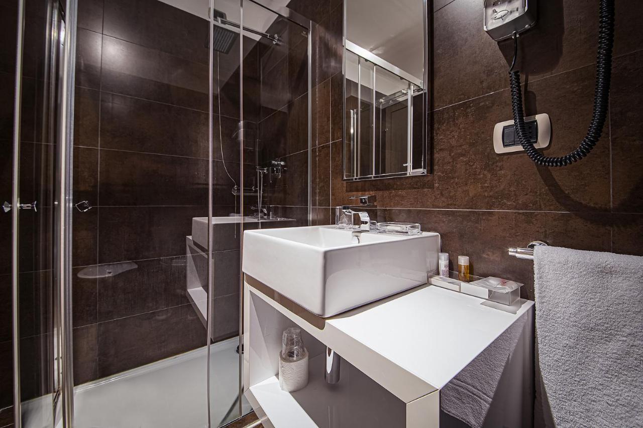 Hotel For You Чернуско-суль-Навильо Экстерьер фото