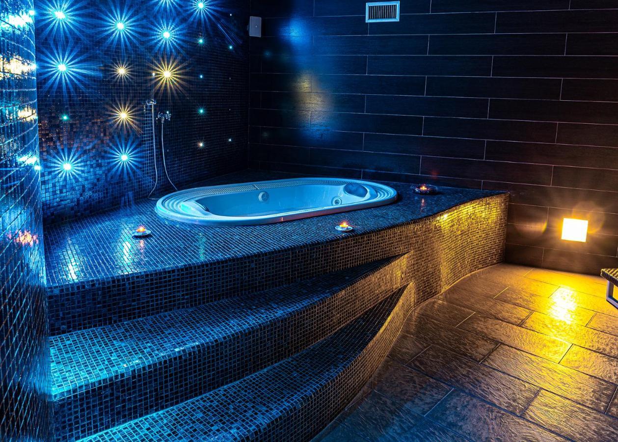Hotel For You Чернуско-суль-Навильо Экстерьер фото